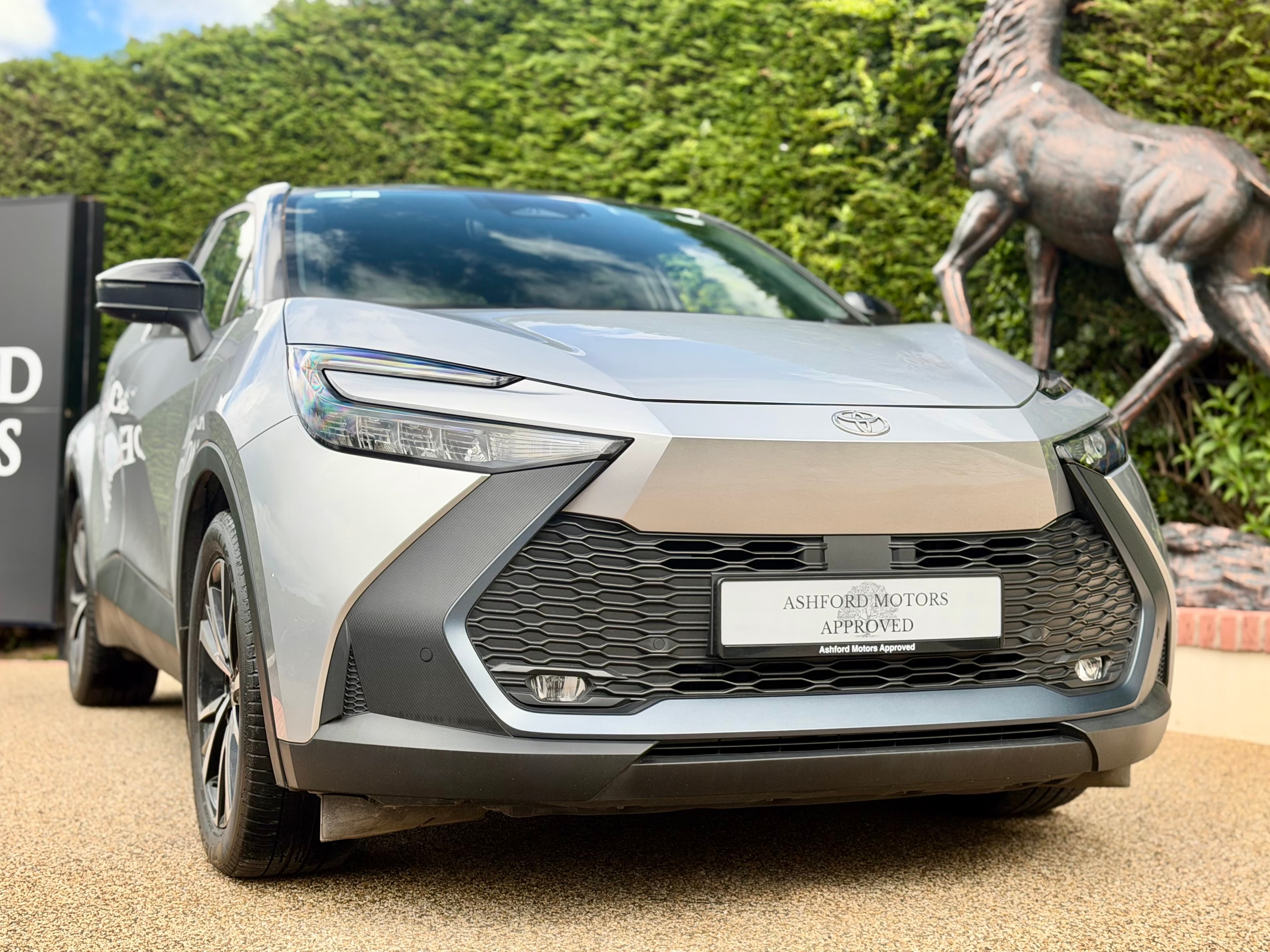 2024 Toyota C-HR photo 1